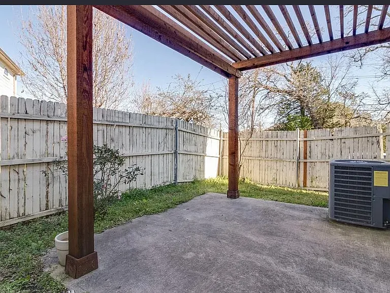 3900 Fernando Dr #3900 — Photo 10