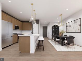 9475B Sprague Ave #10, Fairfax, VA 22031