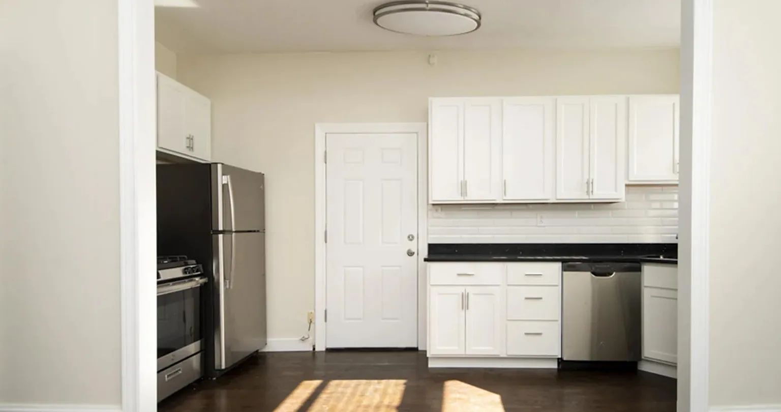 3 bed, 1250 sqft, $3,445 — Photo 3