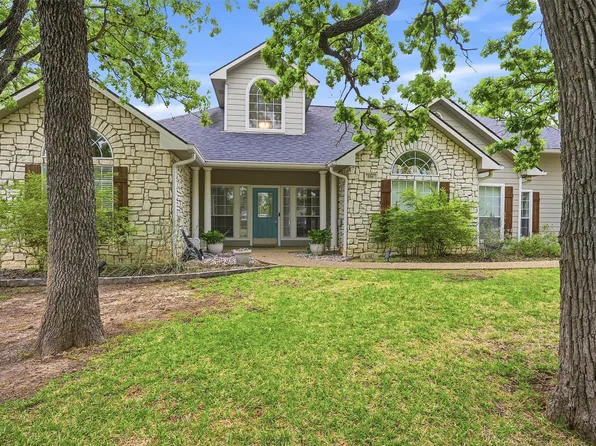 106 Shoshone Dr, Lake Kiowa, TX 76240