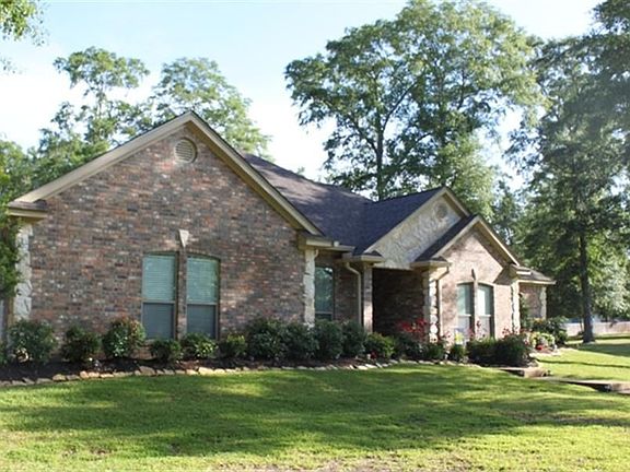 4th image of 732 Lake Dr