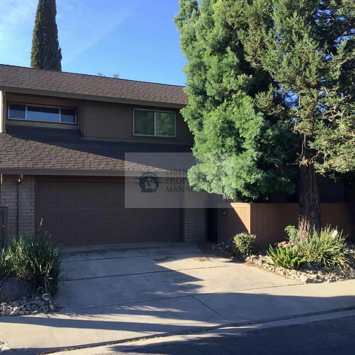 1900 Laurel Oak Dr photo 1