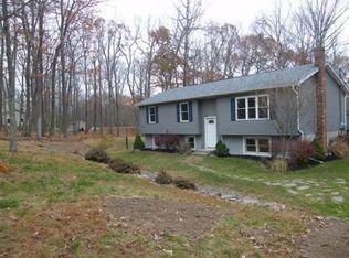 126 Pitch Pine Dr, Milford, PA 18337