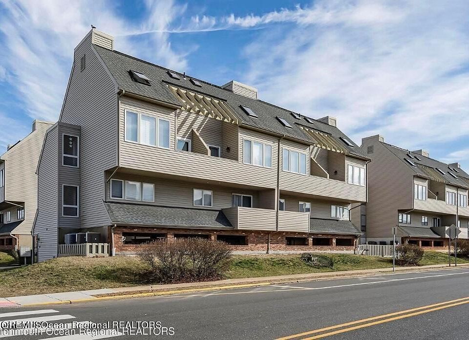 1st image of 131 Hiering Ave #B10