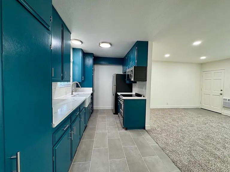 119 Bennett Ave — Photo 2