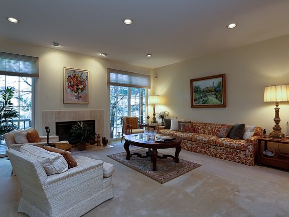 5th image of 18 Easthaven Ln #18