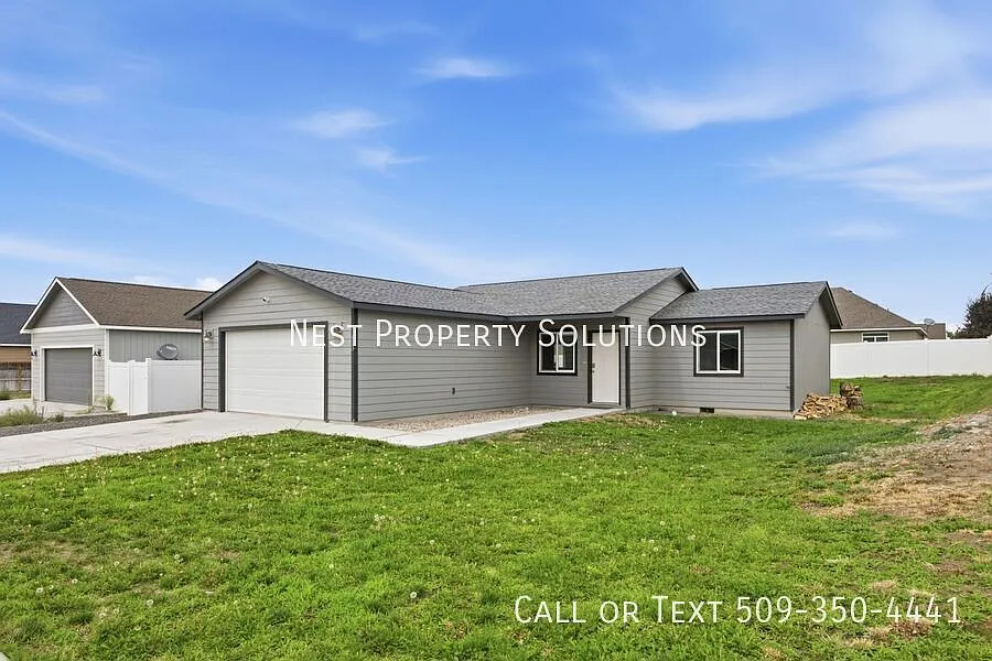 3 Bed, 2 bath Home for Rent in Desirable Neighborhood — Photo 2