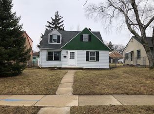 6025 W Lincoln Creek Dr, Milwaukee, WI 53218