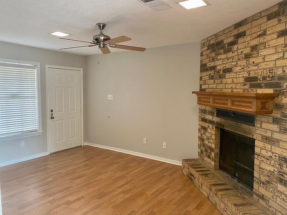 Cozy and updated 3/1.5 single family home in a quite and centralized neighborhood.