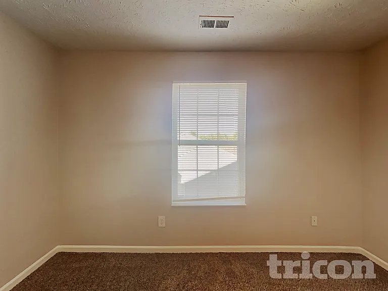 1325 Yellowstone Cir — Photo 12