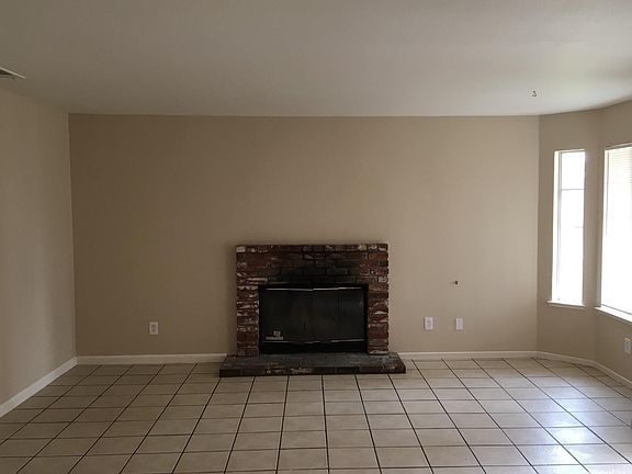 5th image of 939 Sonoma Ave
