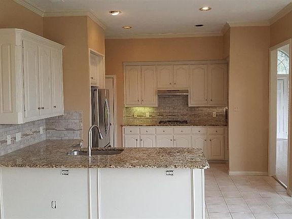 2nd image of 2916 Bowie Dr