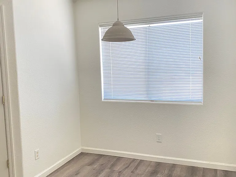 1619 W Bitter Orange St — Photo 3