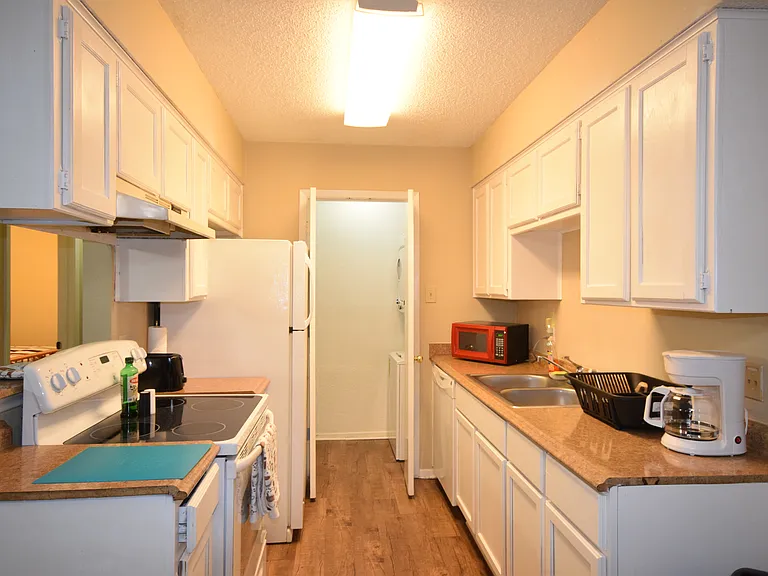 6401 Basswood Dr #C — Photo 3