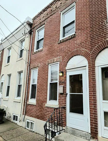 2546 Cedar St — Photo 1
