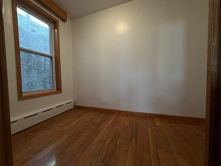 2857 W 20th St #2 — Photo 2