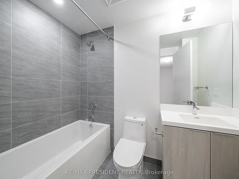 400 King St W #511 — Photo 13