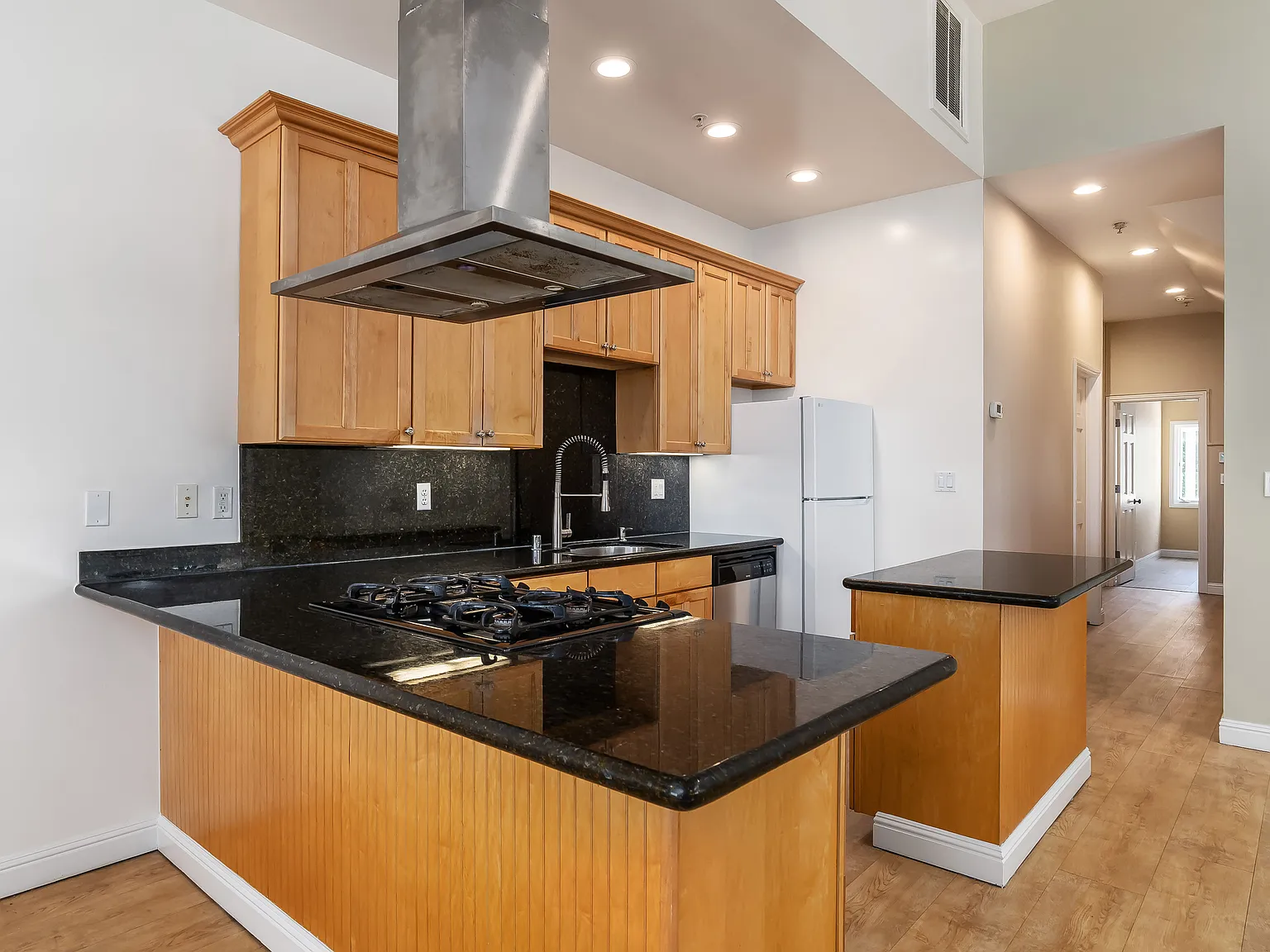 2 bed, 1181 sqft, $3,650 — Photo 2
