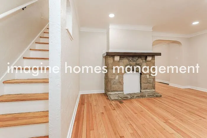 3 bed, 1.0 bath, 1292 sqft, $1,850 — Photo 3