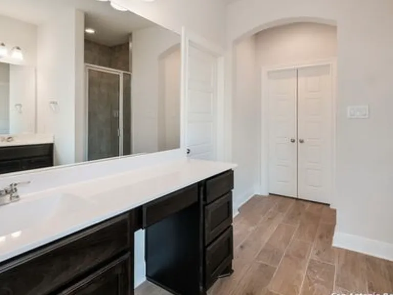 8232 Scarlet Gaura — Photo 18