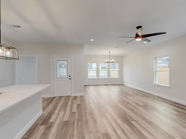 1303 N Breckenridge St, Ennis, TX 75119