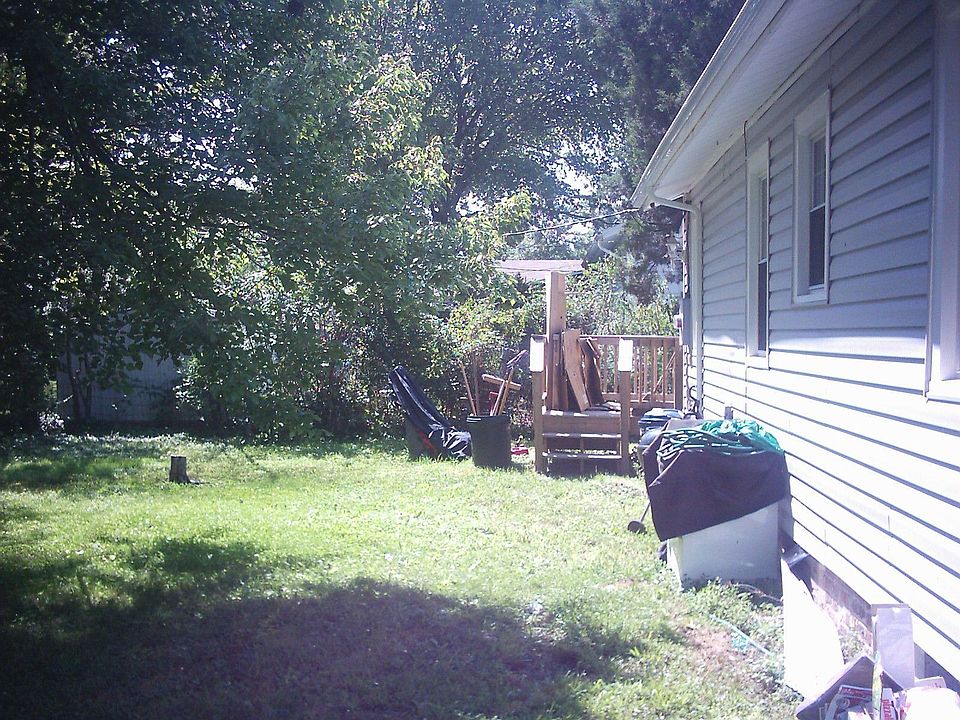 2nd image of 19 E Berry St