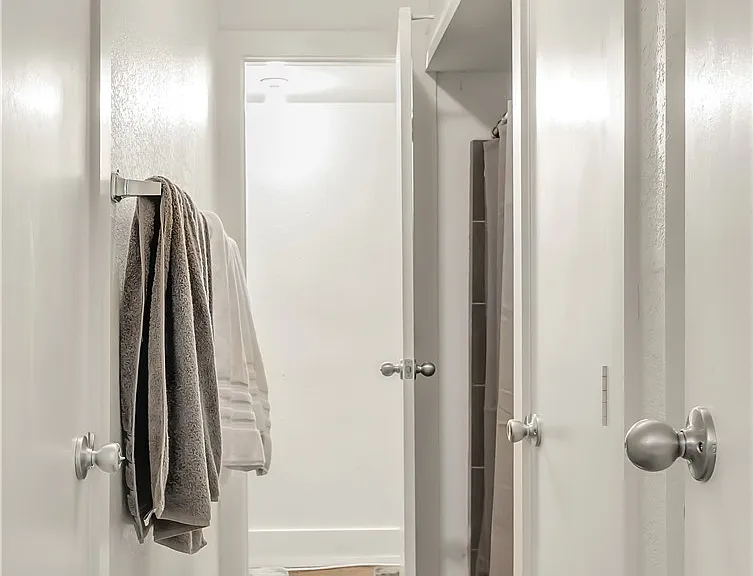 520 Helena St — Photo 18