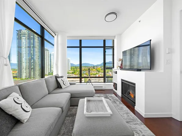 4250 Dawson St #1801, Burnaby, BC V5C 4B1