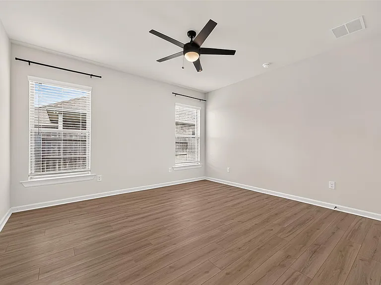 10726 Sky Creek Ln — Photo 34
