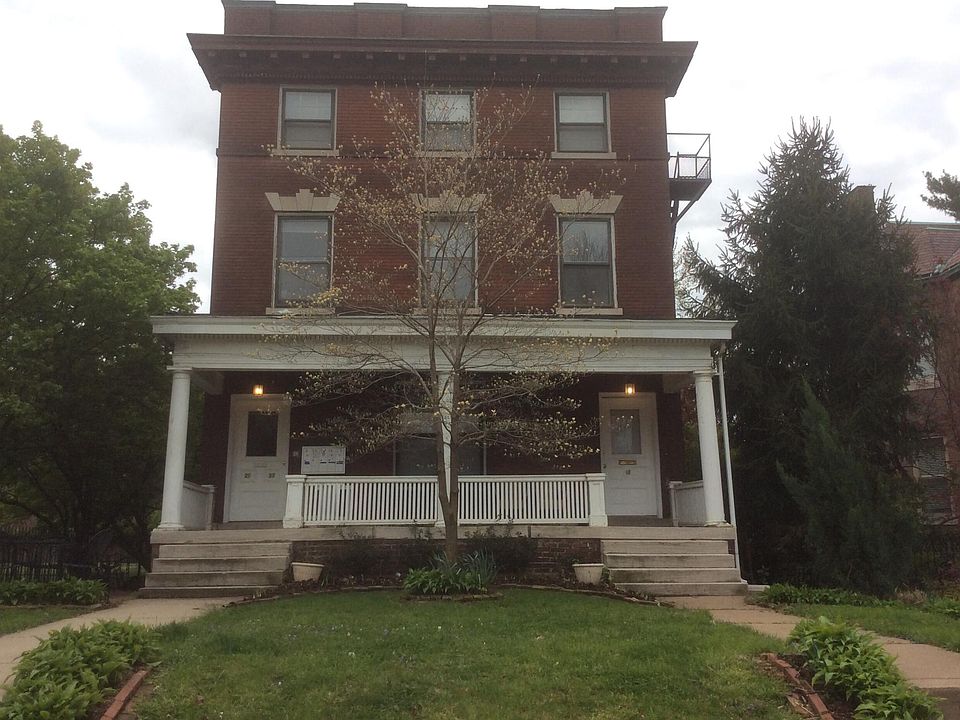 Front of building at 5220 Waterman Blvd. apartment 1F