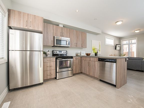 5th image of 1576 Richmond St