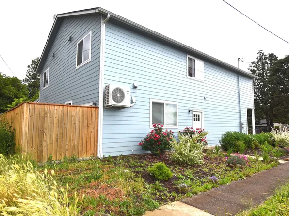 1307 & 1311 22nd Ave., 1307 22nd Ave #1311, Sweet Home, OR 97386