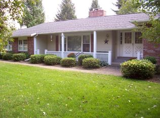 2 Roxbury Ln, Pittsford, NY 14534