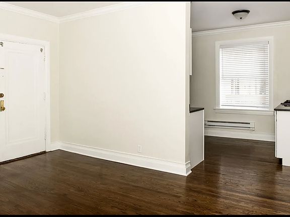 4th image of 636 W Roscoe St #1N
