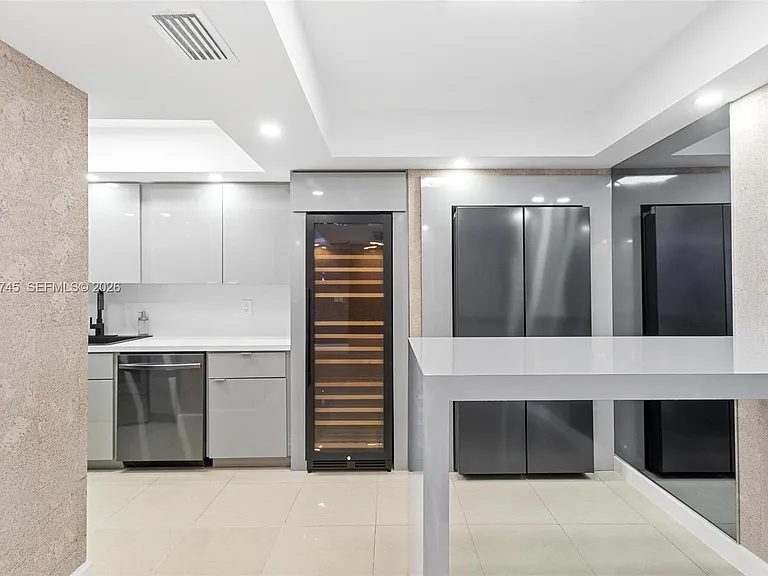 9801 Collins Ave #11O — Photo 11
