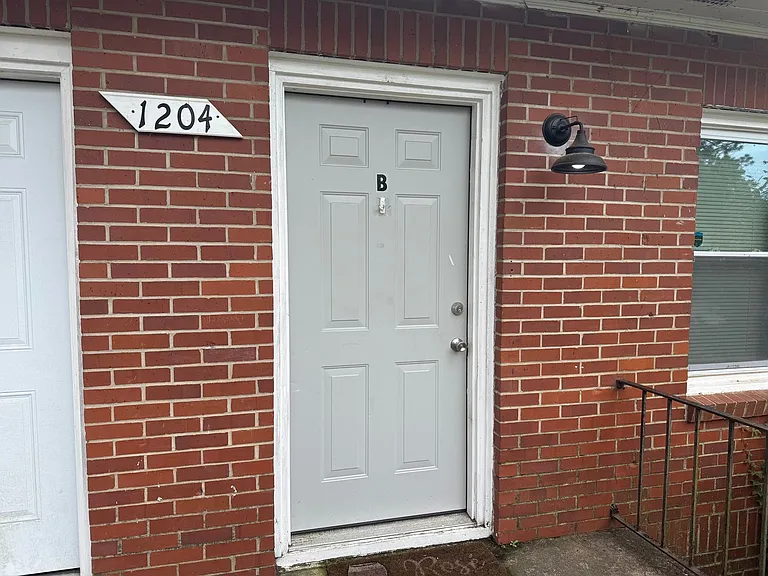 1204 Julia Ave — Photo 6
