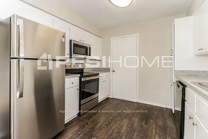 701 S Perkins St — Photo 8