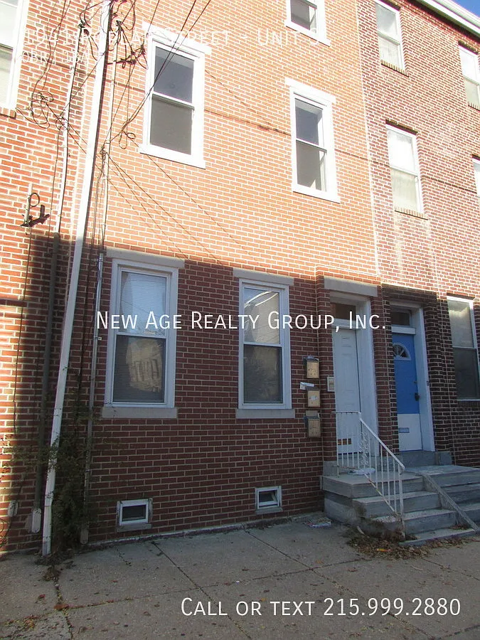 Building Photo - 1941 Poplar St #3