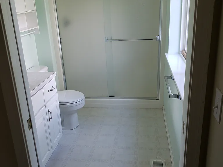 private bathroom middle floor with bedroom