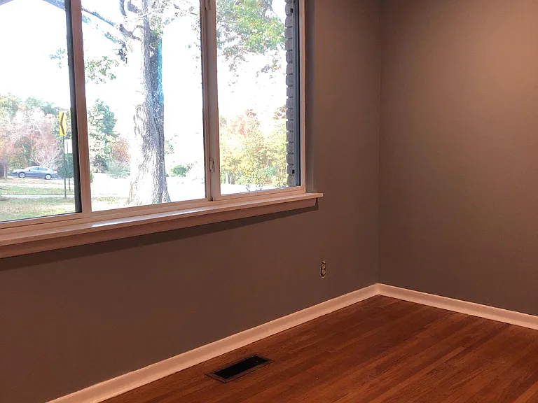 209 Kings Row Dr — Photo 2