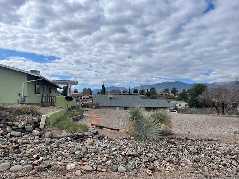 717 E Peila Ave — Photo 20