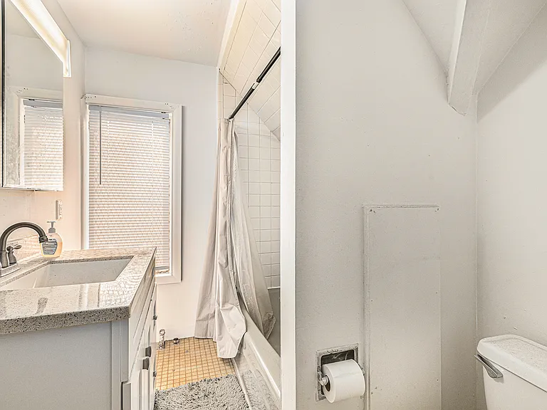 1014 Vaughn St #2 — Photo 8