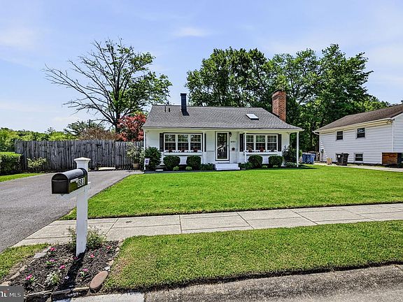 3rd image of 881 Broadfield Dr