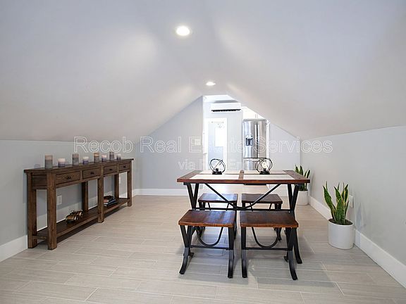 5th image of 2984 E St Unit 2