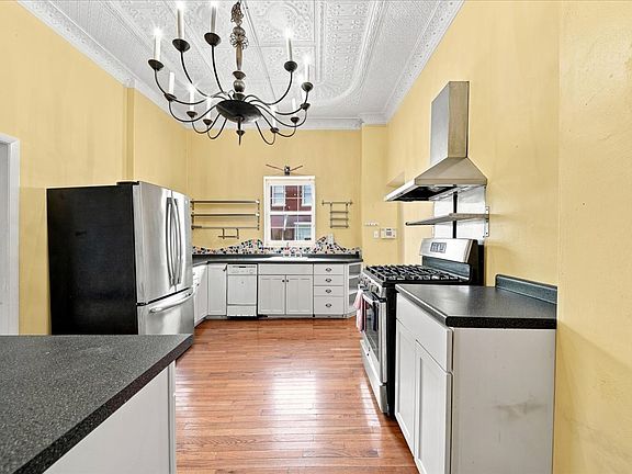 5th image of 1101 Sarah St