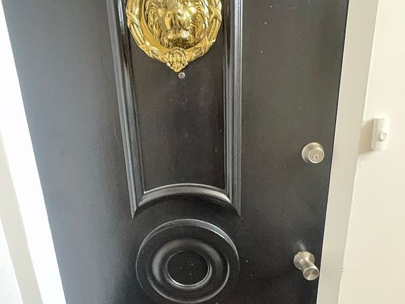 2nd image of 4817 N Knoxville Ave #5B