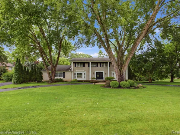 7110 Paterese Dr, Bloomfield Hills, MI 48301