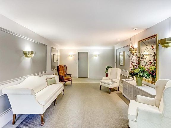 4th image of 3225 Southdale Dr Unit 28