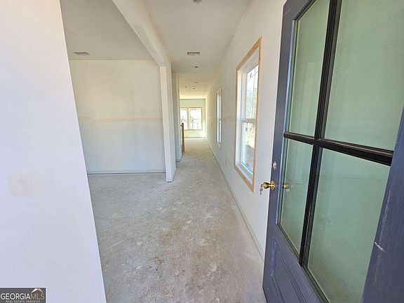 4th image of 120 Silverleaf Trl