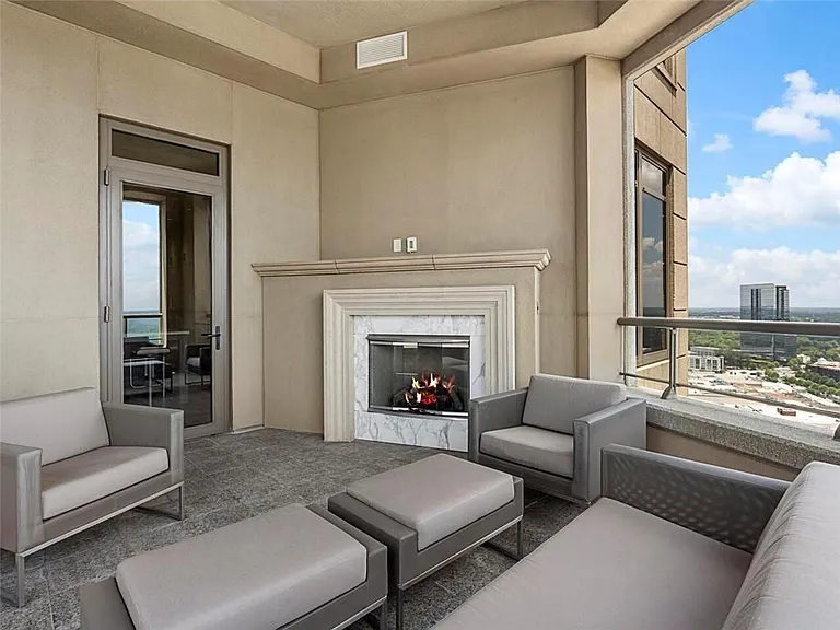 3376 Peachtree Rd #44B — Photo 39